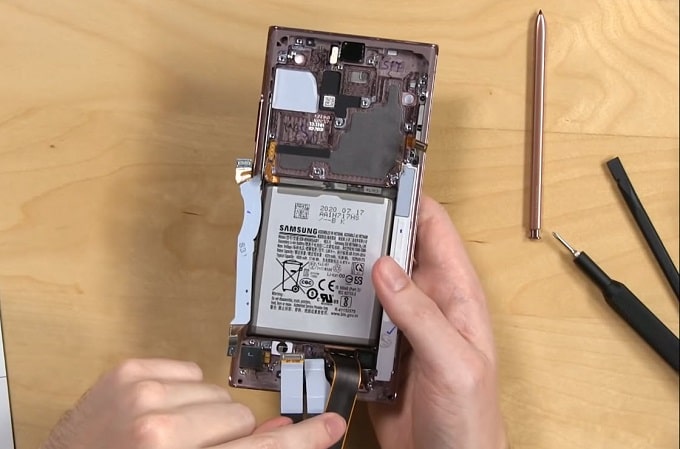 Galaxy Note 20 khó tách pin ra khỏi thiết bị