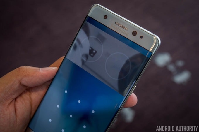 Galaxy Note 5 và Galaxy Note 7 đều đang chạy Android 6.0 Marshmallow,