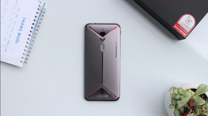 Nubia Red Magic 3S được trang bị màn hình AMOLED