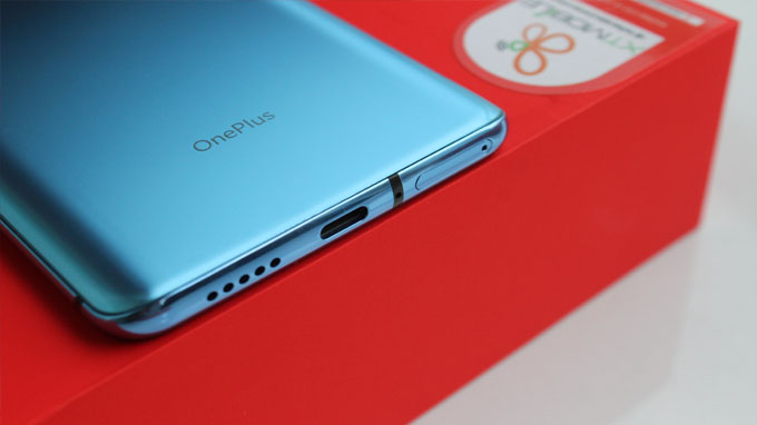 mua OnePlus 7T giá rẻ bạn sẽ nhận được sạc có dây nhanh hơn so với thế hệ tiền nhiệm