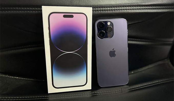 iPhone 14 màu tím rất độc đáo và nổi bật trong dòng sản phẩm mới của Apple. Với màu sắc tươi trẻ, hiện đại và thiết kế thời thượng, chiếc điện thoại này chắc chắn sẽ thu hút được sự chú ý của các bạn trẻ. Đừng bỏ lỡ cơ hội để khám phá và trải nghiệm những tính năng tuyệt vời của iPhone 14 màu tím.