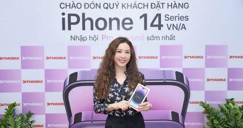Doanh nhân-Hoa hậu Thu Hoài 'phải lòng' iPhone 14 Pro Max Deep Purple khi đến trải nghiệm tại XTmobile