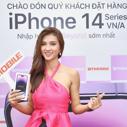 Diễn viên Kim Tuyến đặt hàng và trải nghiệm iPhone 14 Pro Max tại XTmobile