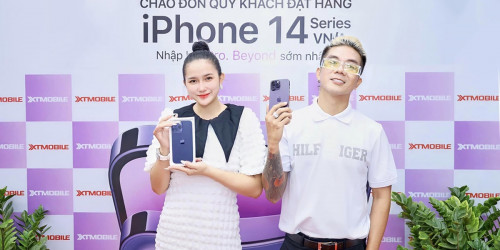 Ca, nhạc sĩ Khánh Đơn và bà xã Huỳnh Như sắm cặp iPhone 14 Pro Max Tím tại XTmobile