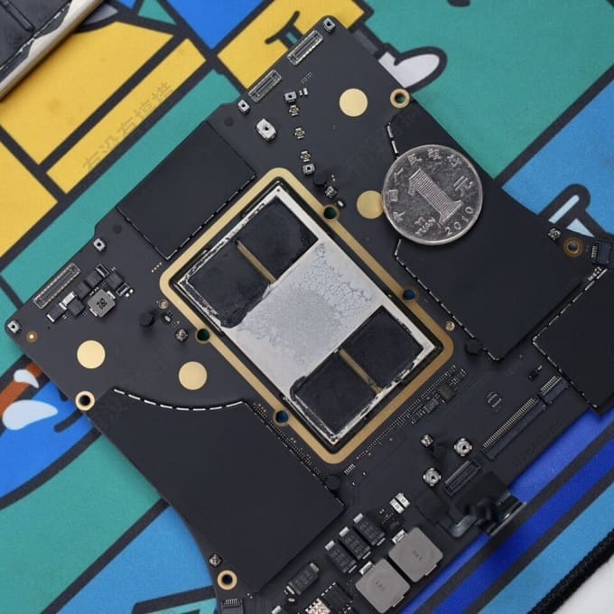  chip M1 Max trên MacBook Pro 2021 16 inch có kích thước khá lớn