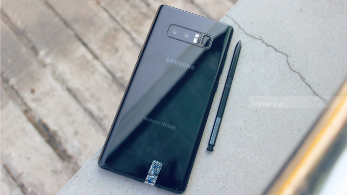 Tổng thể Samsung Galaxy Note 8 mạnh mẽ và rất nam tính