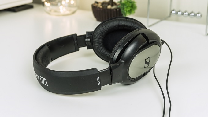 Thiết kế tai nghe Sennheiser HD206 trông vô cùng hiện đại và cuốn hút