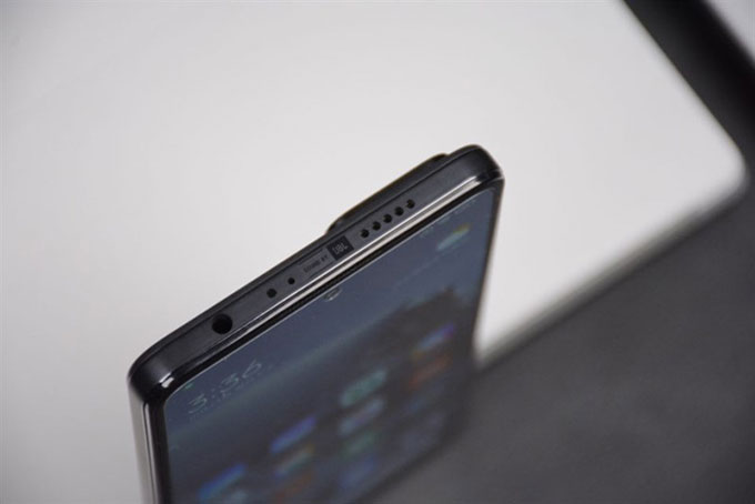 Redmi Note 11 Pro+ sở hữu thiết kế khung viền vạt phẳng