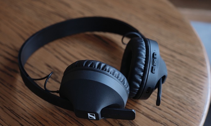 Thiết kế tai nghe Sennheiser HD 250BT mang kiểu dáng on-ear khá nhỏ gọn và tiện lợi