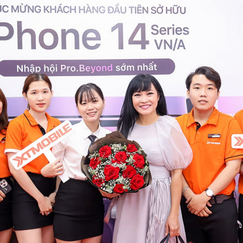Ca sĩ Phương Thanh mua iPhone 14 Pro Max tím lịm tại XTmobile