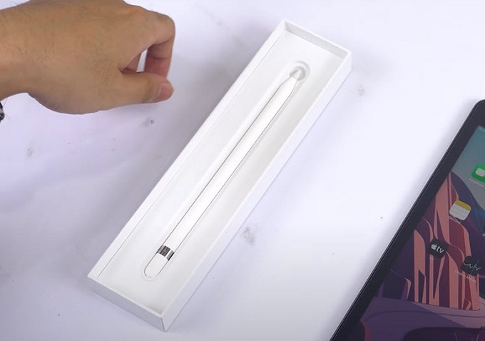 Apple Pencil 1 được hoàn thiện từ nhựa cao cấp 