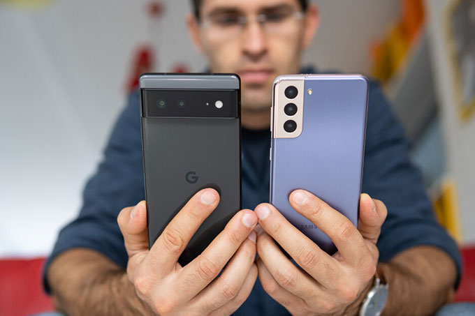 Google Pixel 6 vs Samsung Galaxy S21 FE: đâu là sản phẩm tốt hơn