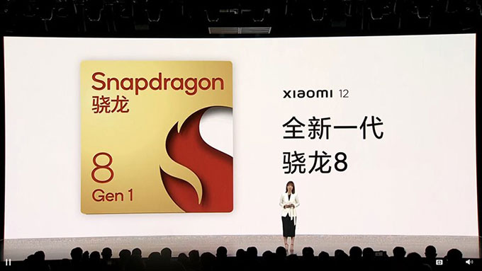 Xiaomi 12 Pro sao sánh với iPhone 13 Pro  về mặt thiết kế cấu hình