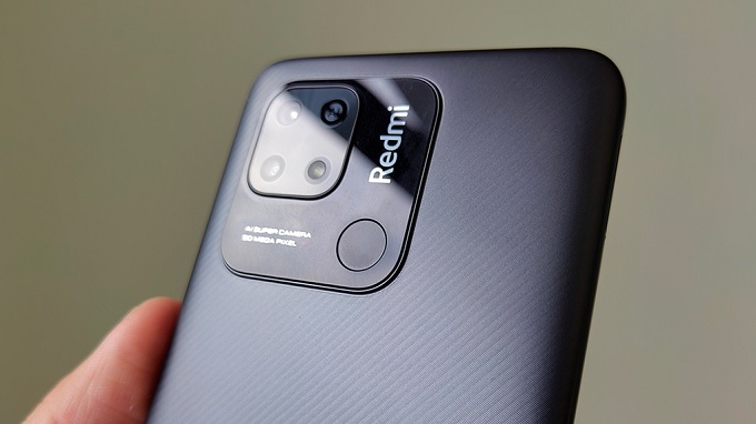 Redmi 10C được trang bị cụm camera với 2 ống kính, trong đó camera chính có độ phân giải 50MP