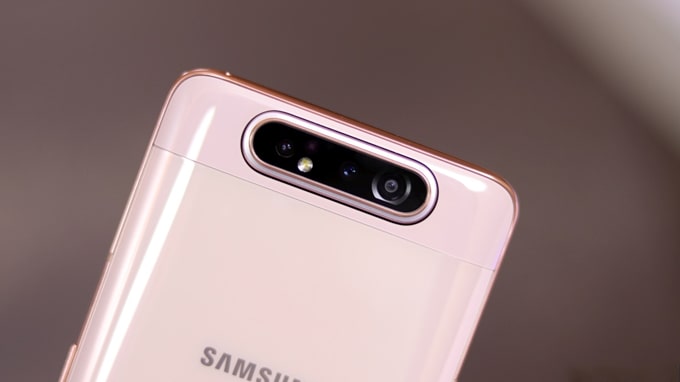 Galaxy A80 được trang bị 3 camera trước sau như một