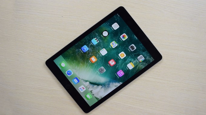 iPad Pro 7.9 inch cũ vẫn sở hữu chất liệu nhôm nguyên khối, các góc cạnh được bo cong nhẹ nhàng tỉ mỉ