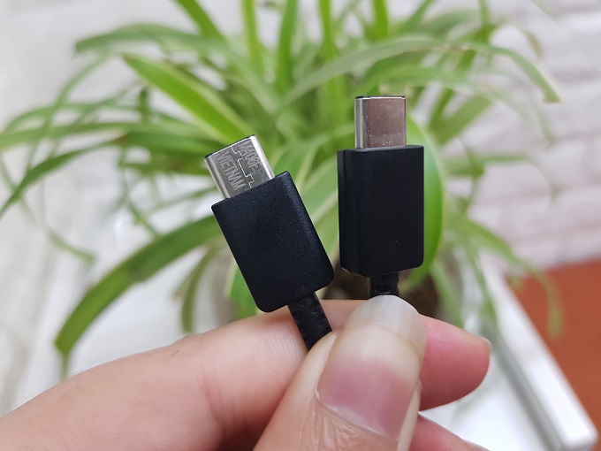 2 đầu USB-C của cáp sạc