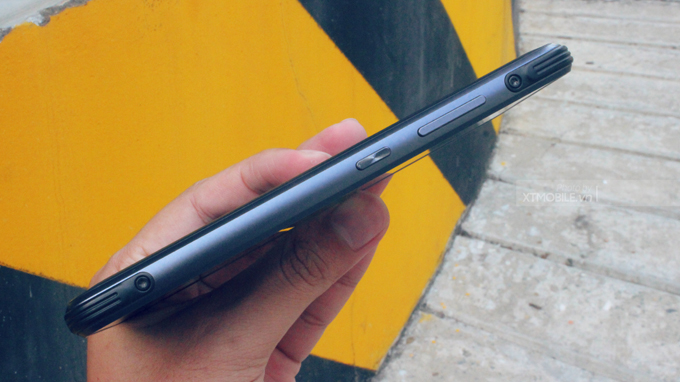 Galaxy S8 Active cũ nổi bật với viền cao su bao xung quanh máy